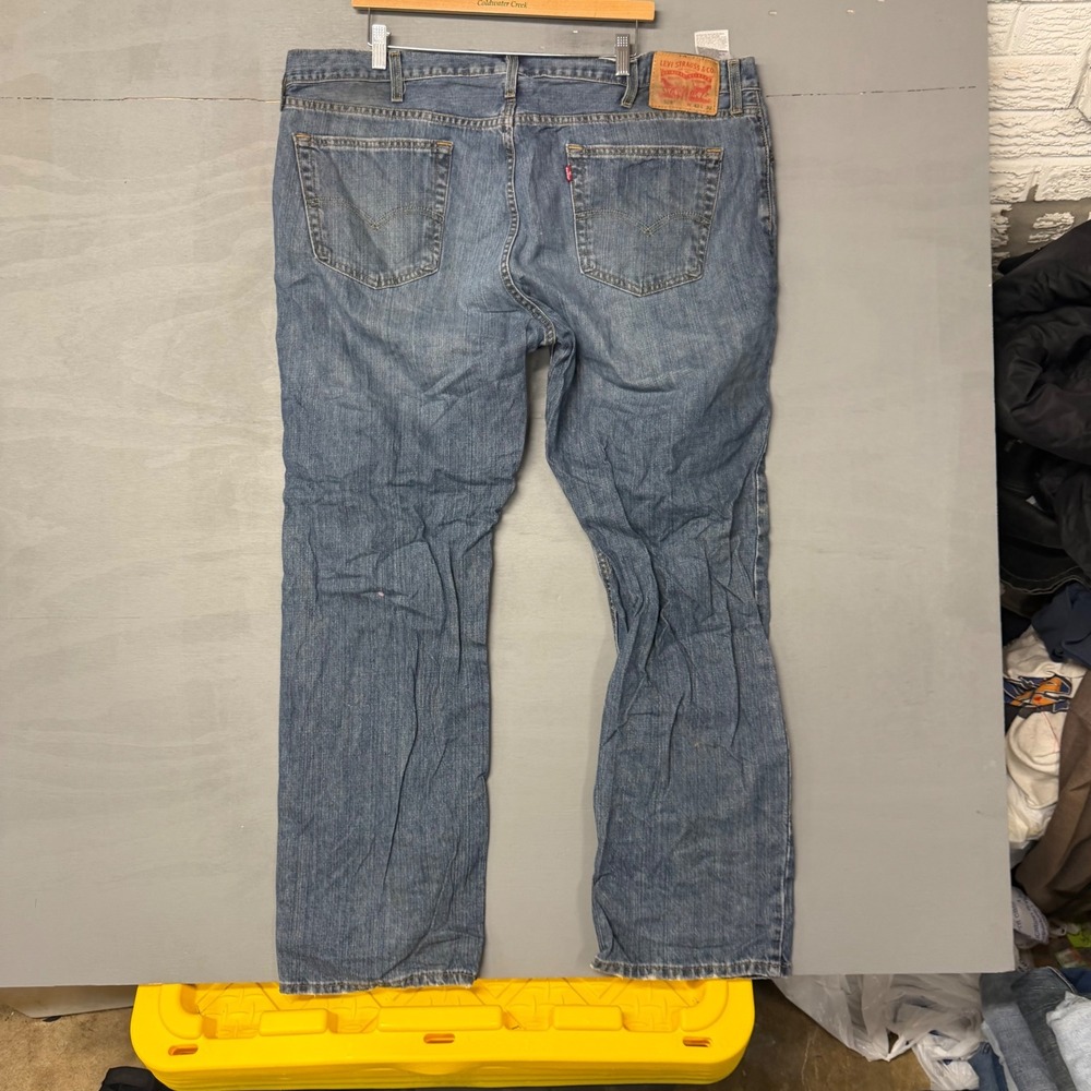 Levi Strauss 559 Relaxed Straight Jeans Mens 42x32 Medium Wash Blue Denim - Picture 3 of 5